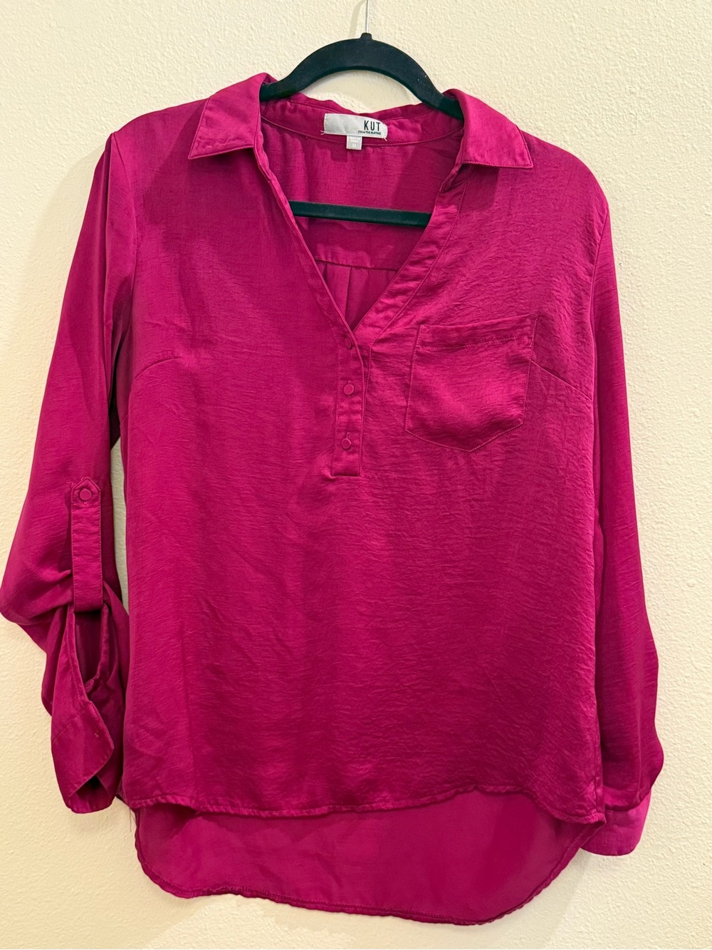 Kut from the Kloth Fuchsia V-Neck Button-Front Tunic